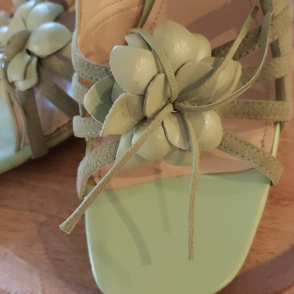 Aerosoles open toe shoes 7 1/5 suede - Picture 2 of 6